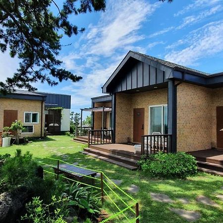 Wind Jeju Cafe & Pension Σεογκουίπο Εξωτερικό φωτογραφία