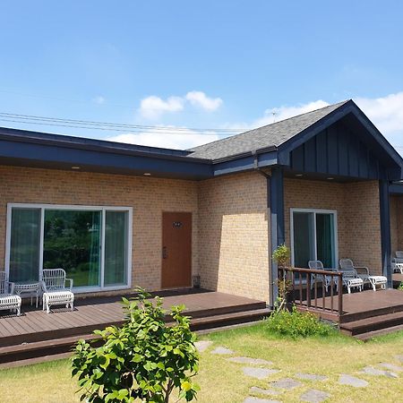 Wind Jeju Cafe & Pension Σεογκουίπο Εξωτερικό φωτογραφία