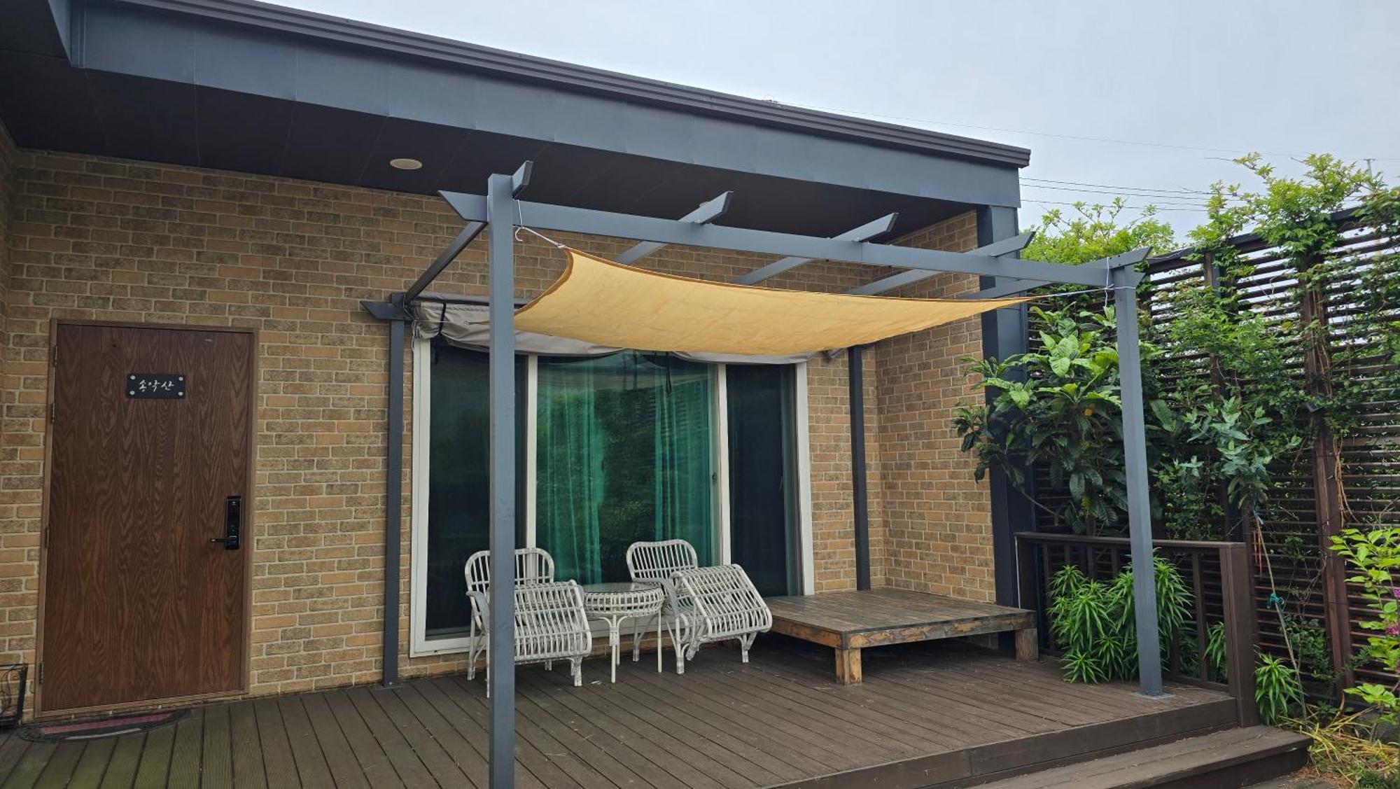 Wind Jeju Cafe & Pension Σεογκουίπο Εξωτερικό φωτογραφία