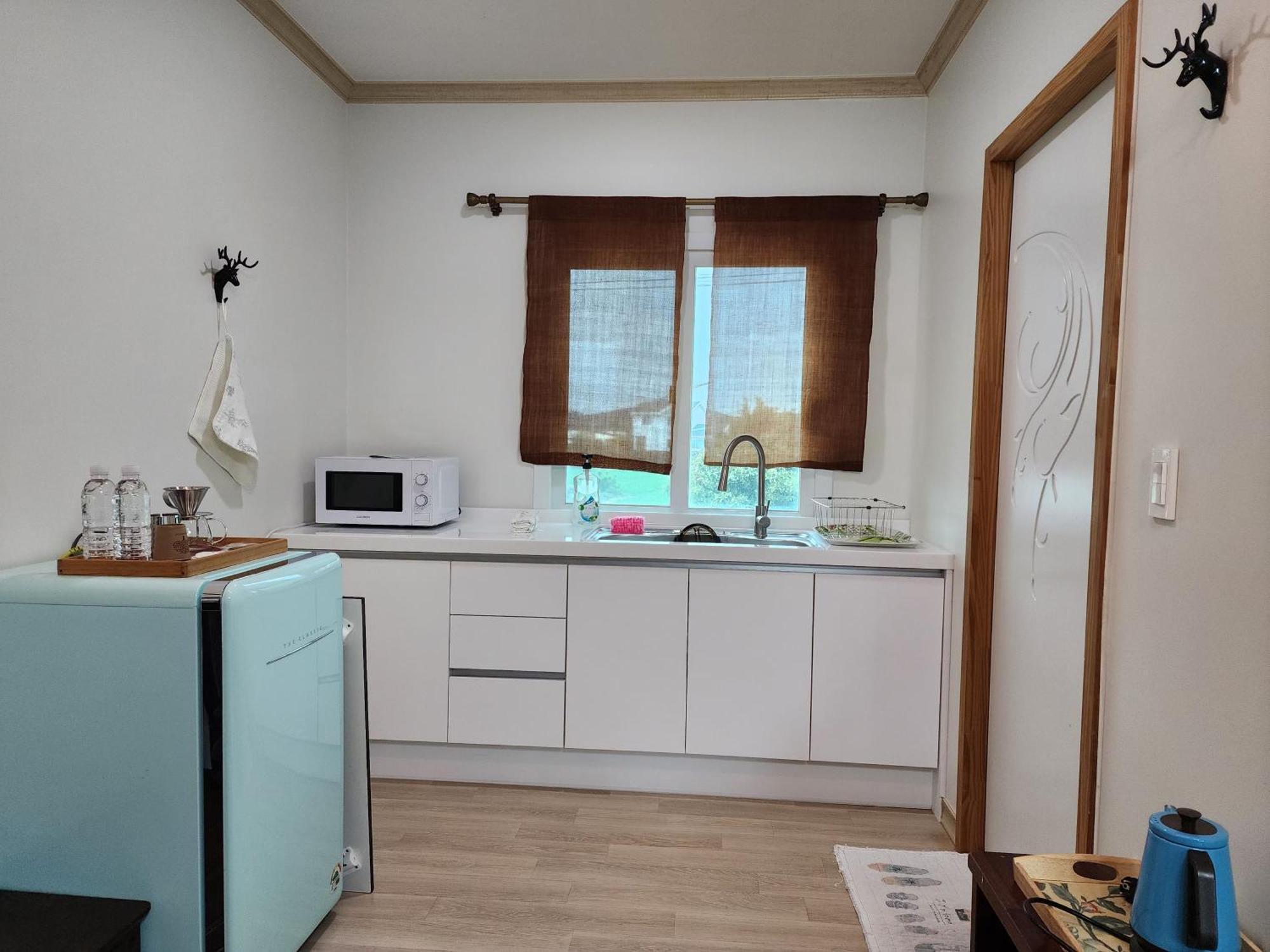 Wind Jeju Cafe & Pension Σεογκουίπο Εξωτερικό φωτογραφία
