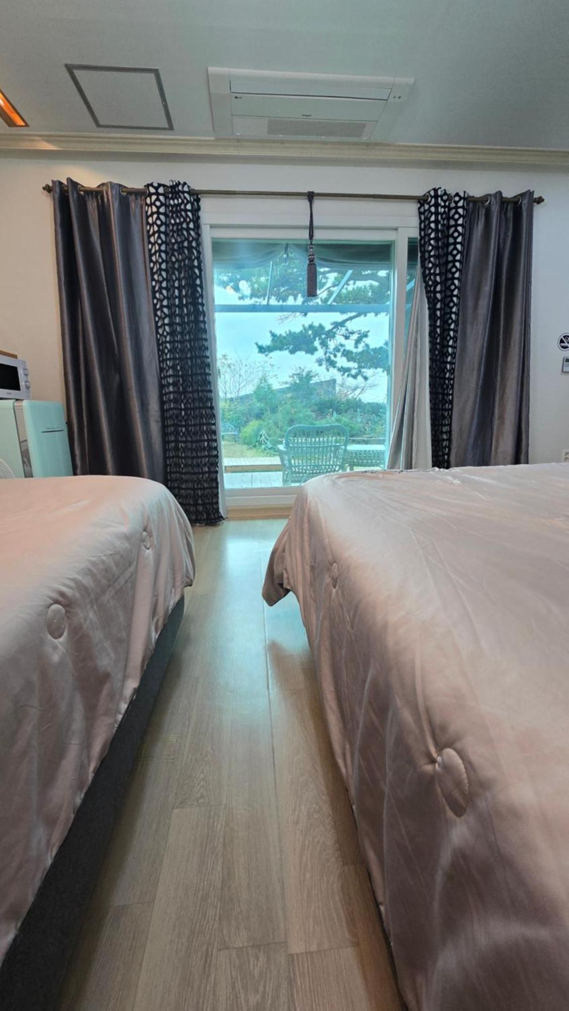 Wind Jeju Cafe & Pension Σεογκουίπο Εξωτερικό φωτογραφία