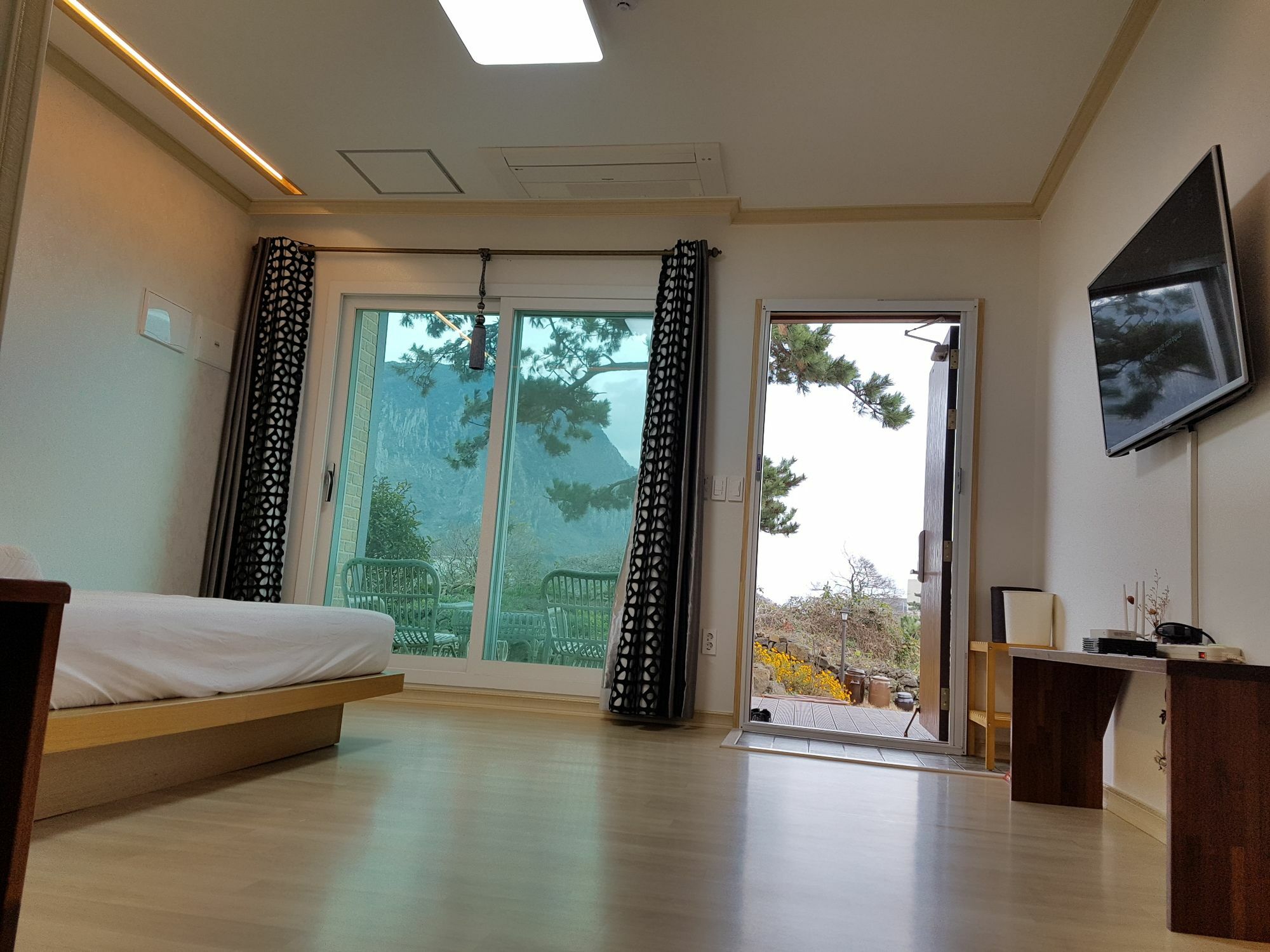 Wind Jeju Cafe & Pension Σεογκουίπο Εξωτερικό φωτογραφία