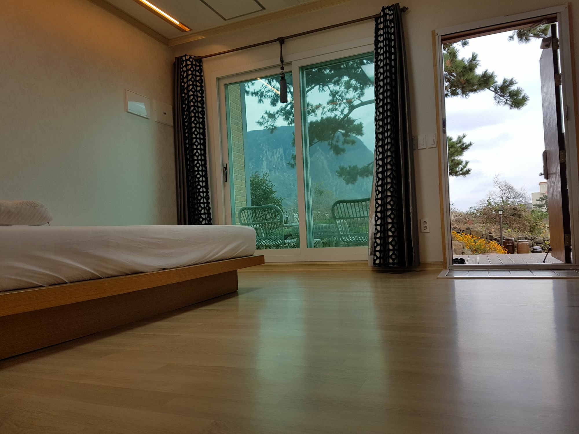 Wind Jeju Cafe & Pension Σεογκουίπο Εξωτερικό φωτογραφία