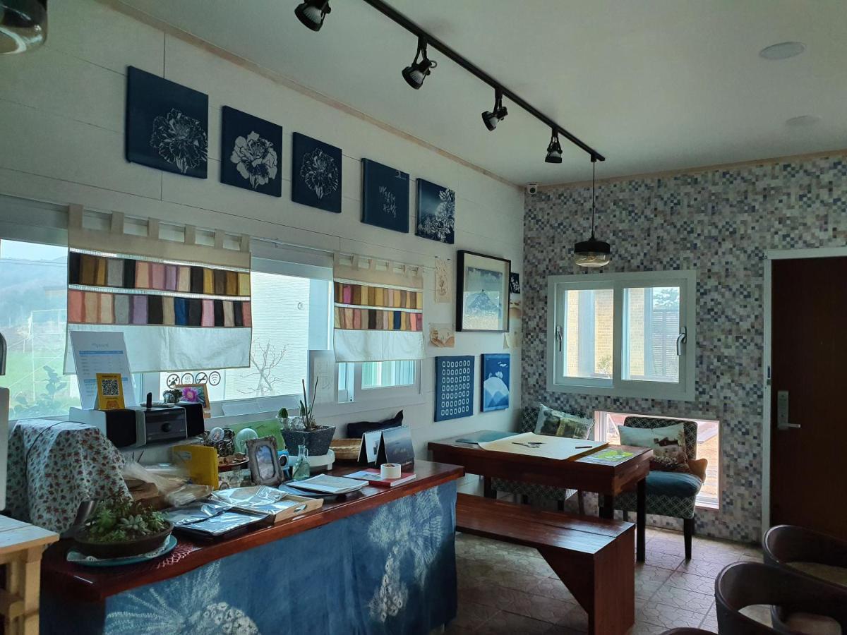 Wind Jeju Cafe & Pension Σεογκουίπο Εξωτερικό φωτογραφία