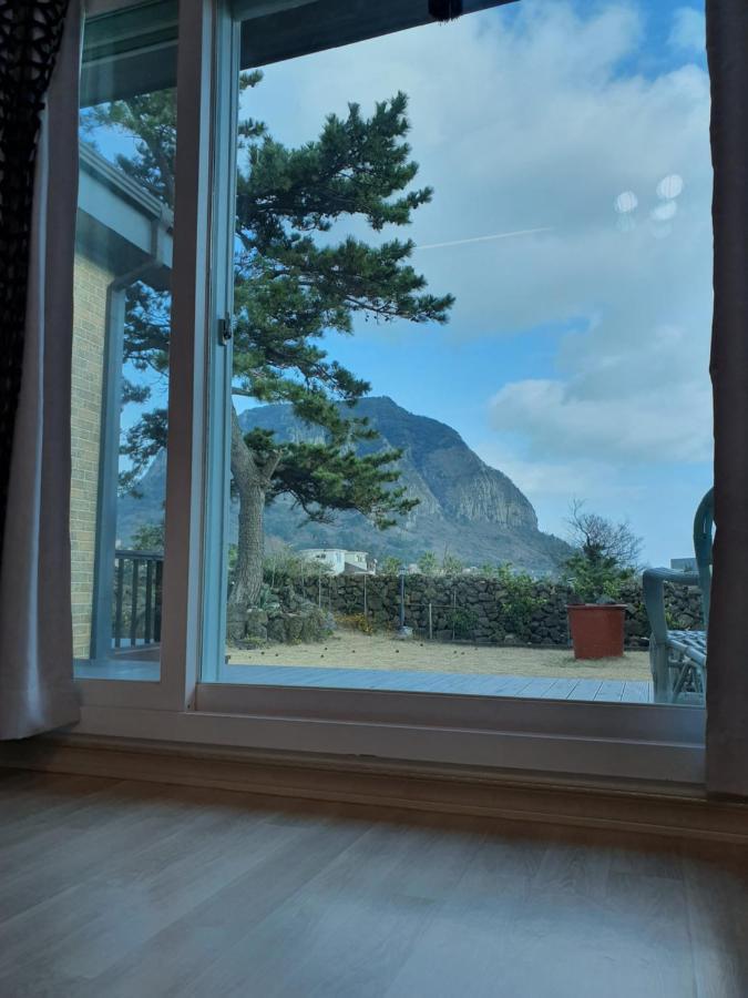 Wind Jeju Cafe & Pension Σεογκουίπο Εξωτερικό φωτογραφία