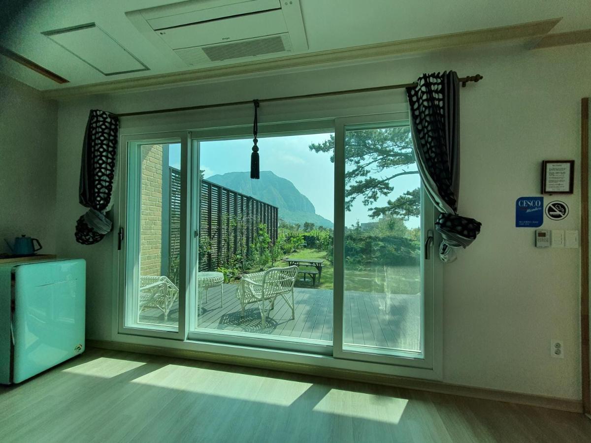 Wind Jeju Cafe & Pension Σεογκουίπο Εξωτερικό φωτογραφία